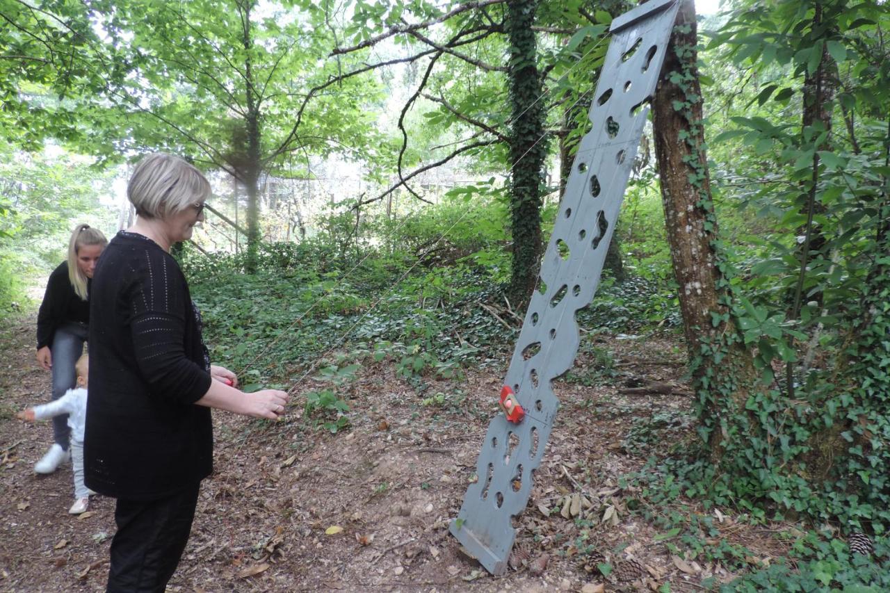 Le Jardin Des Paons Panzió Issac Kültér fotó